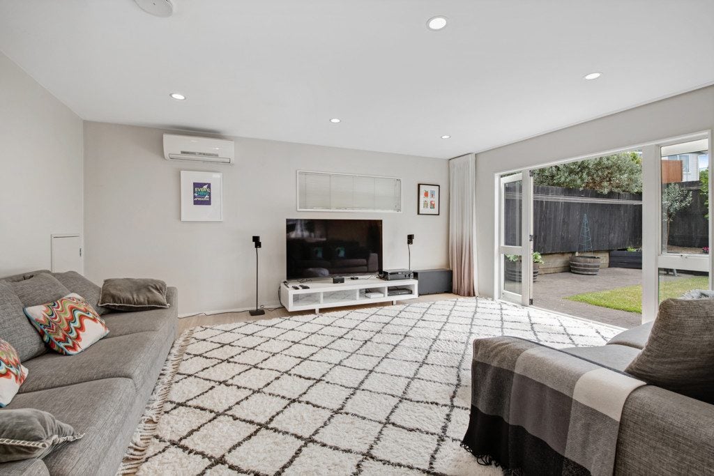 2/37 Nile Road, Milford, Auckland - Carousel 2