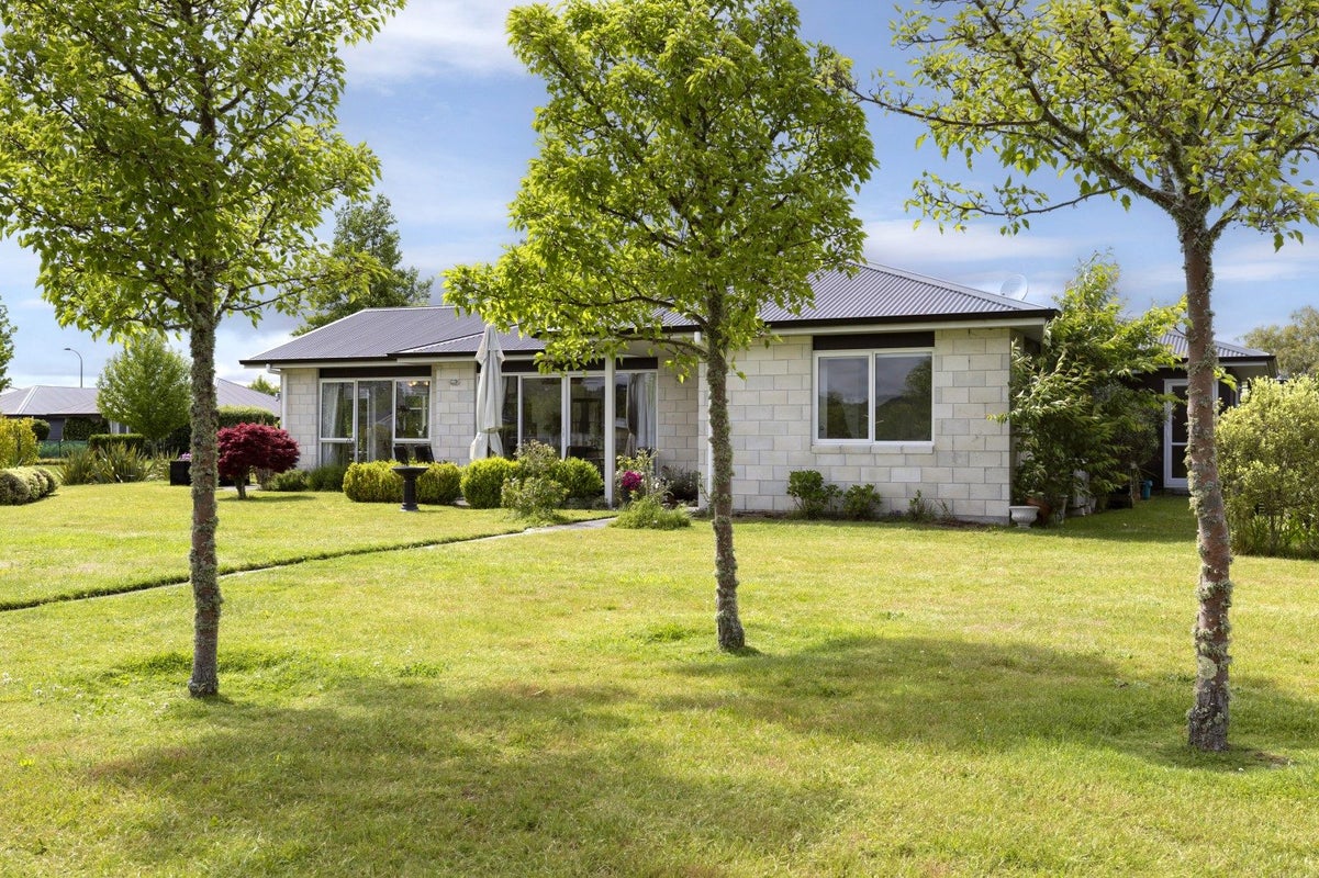 11 Maison Way, Rangatira Park, Taupo - Carousel 1