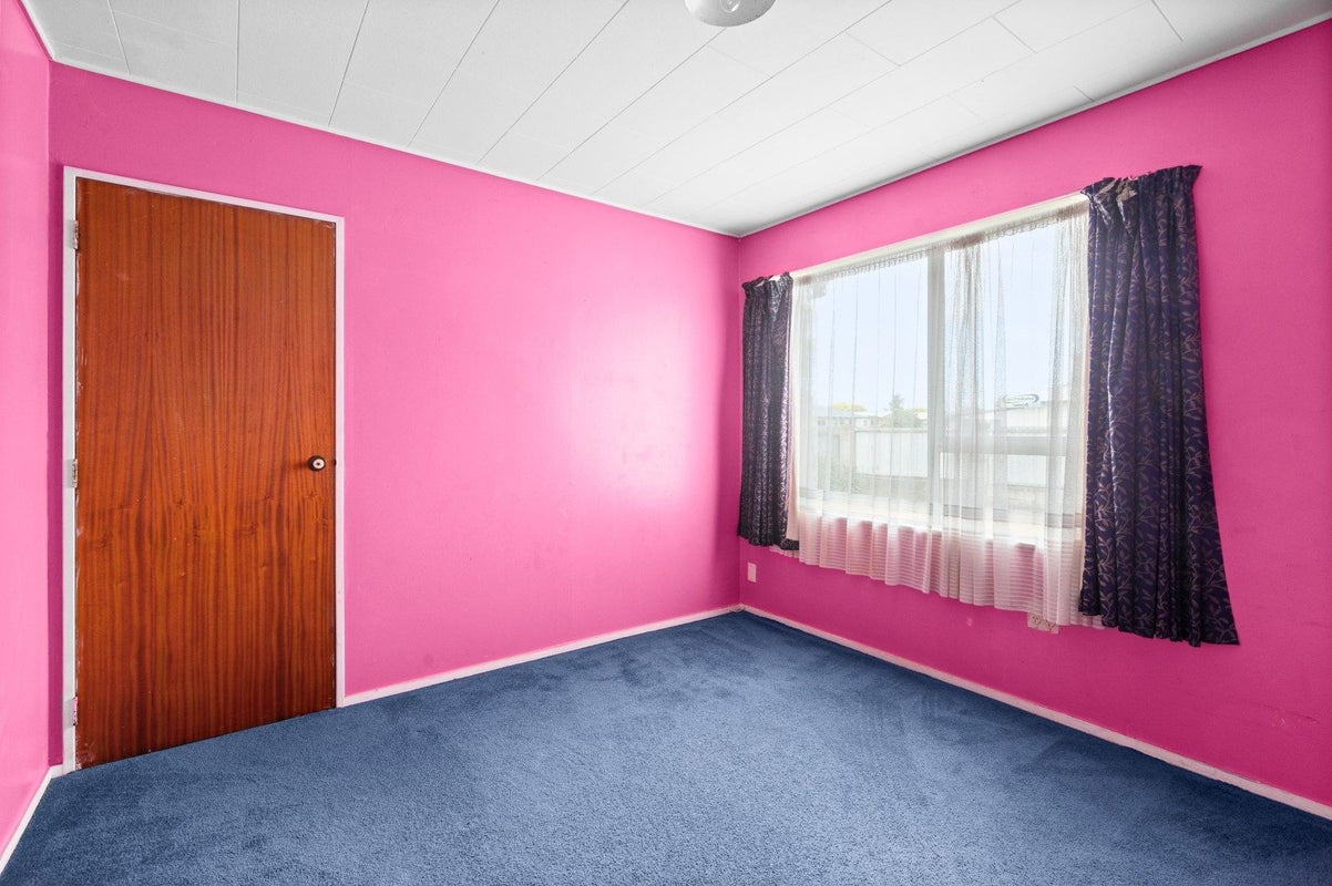 17 Kirkcaldy Crescent, Flaxmere, Hastings - Carousel 1