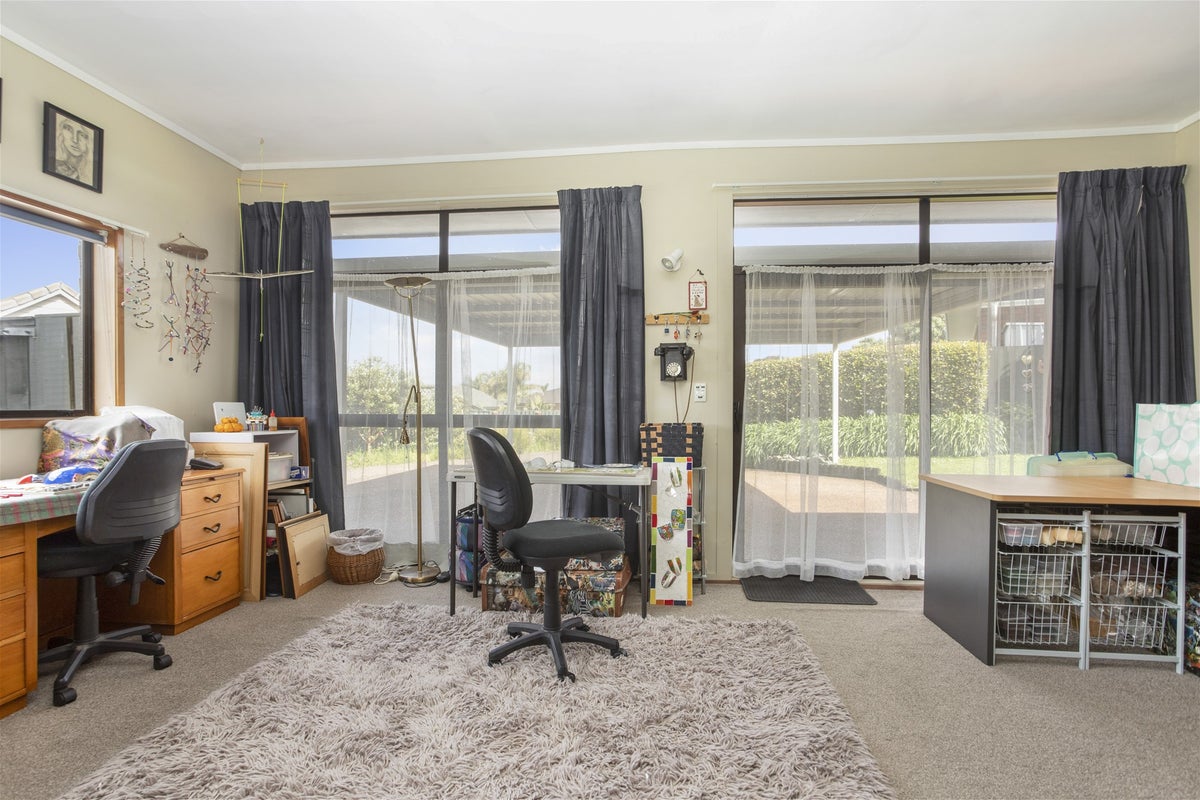 10 Camira Place, Botany Downs, Auckland - Carousel 12