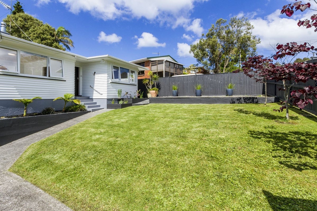 15 Moore Street, Hillcrest, Auckland - Carousel 1