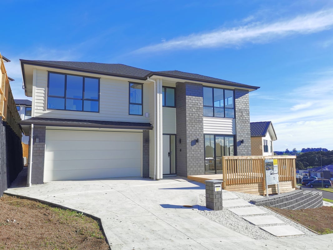 21 Henriette Place, Totara Park, Auckland - Carousel 1