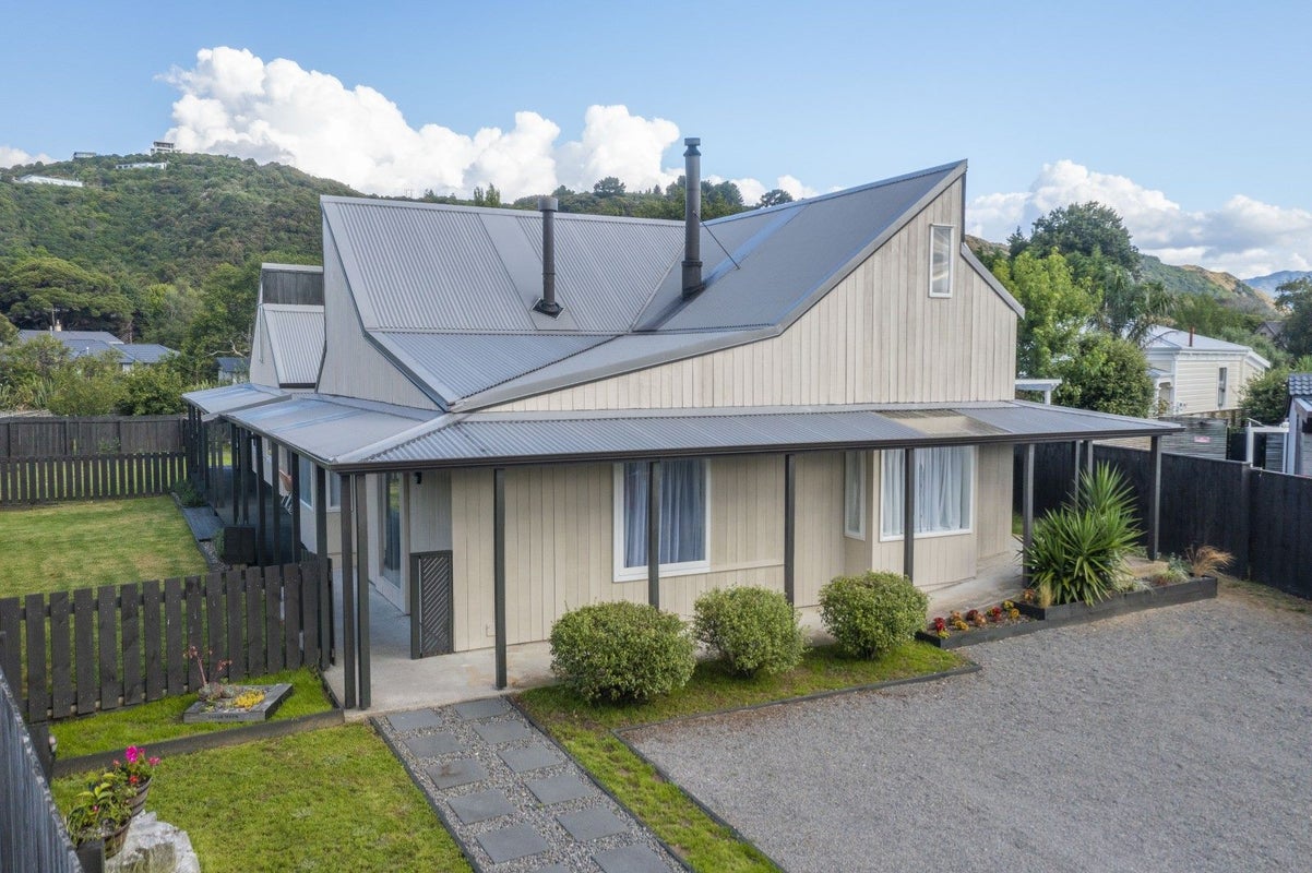 12 Kew Grove, Raumati Beach, Paraparaumu - Carousel 1