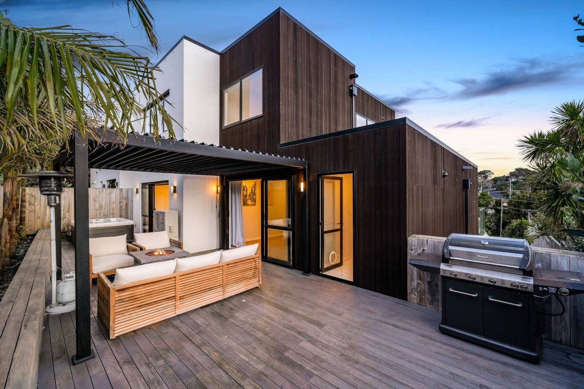 3 Montana Avenue, Murrays Bay, North Shore City, Auckland - Carousel 2
