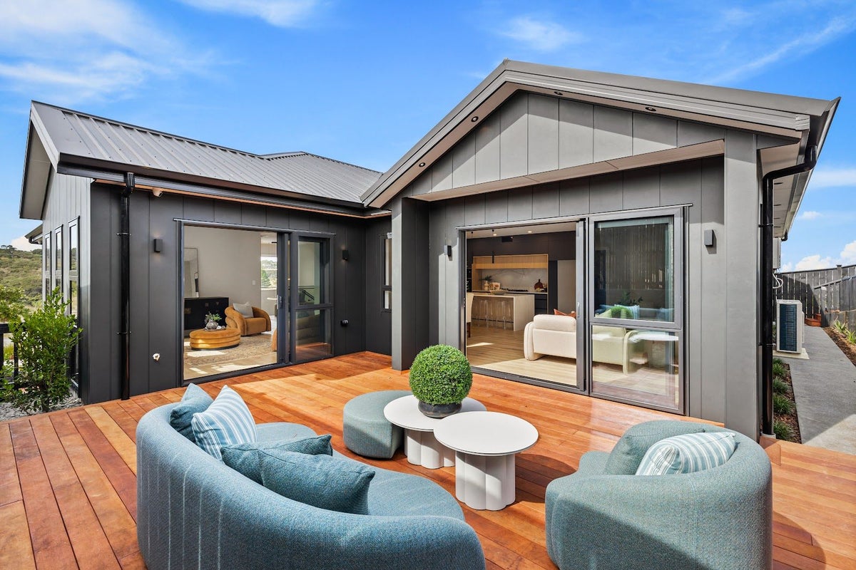7 Halcyon Bay Lane, Orewa, Rodney, Auckland - Carousel 2