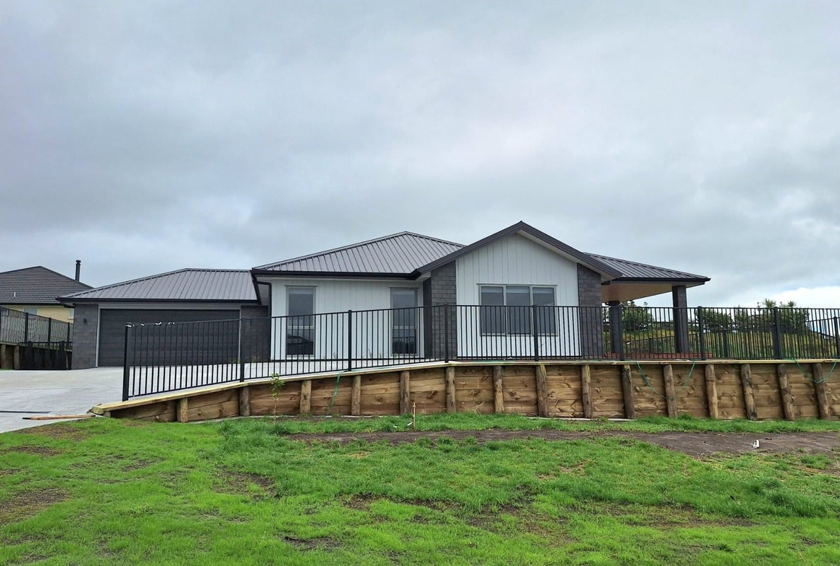 11 Acacia Avenue, Coastlands, Whakatane - Carousel 1