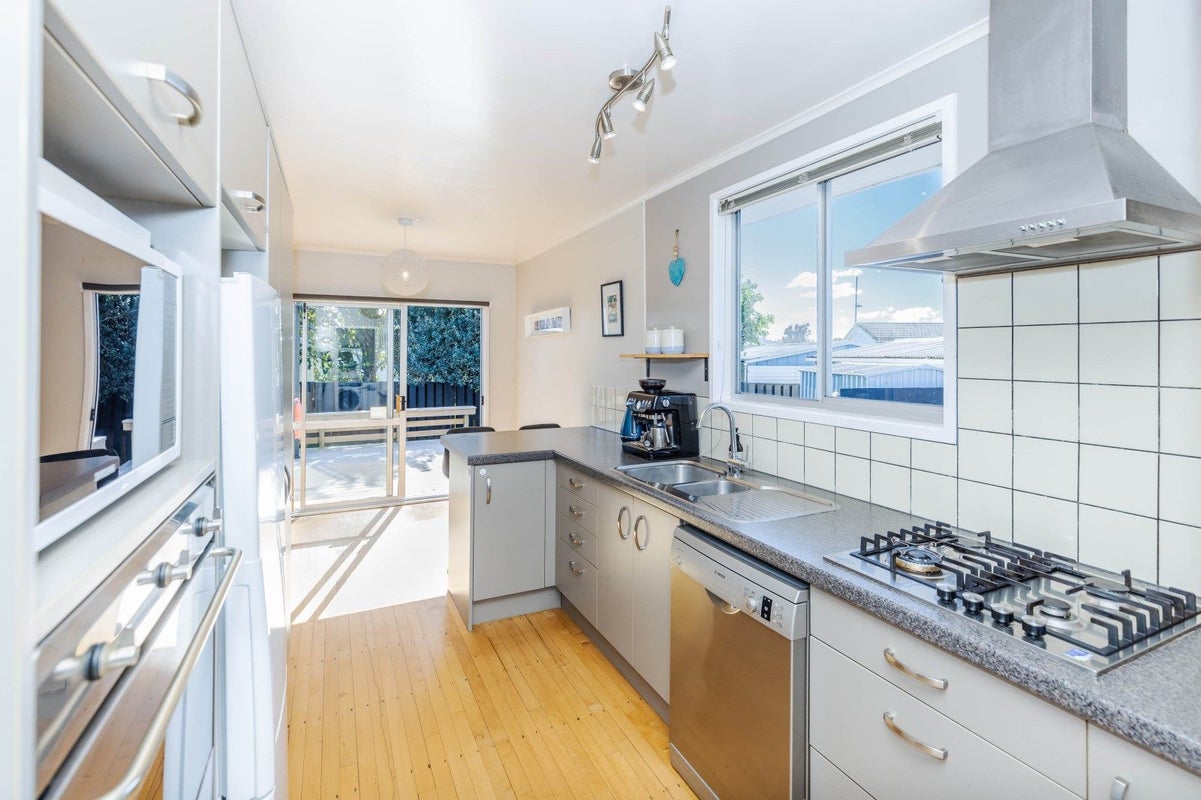 88 Saxbys Road, Deanwell, Hamilton - Carousel 1