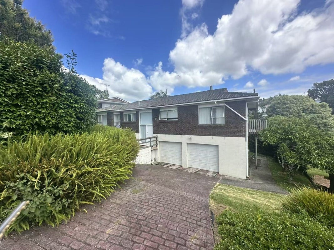10 Sunnyridge Place, Hillsborough, Auckland - Carousel 1