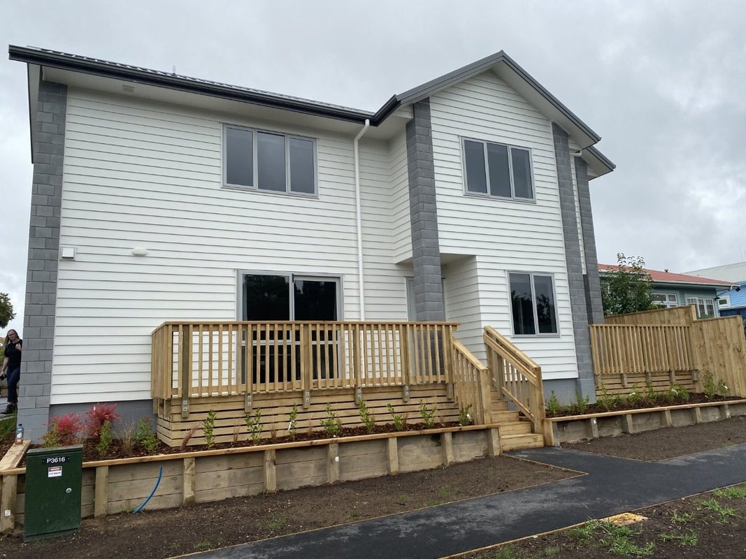 1/16 Manning Street, Hamilton Central, Hamilton - Carousel 1