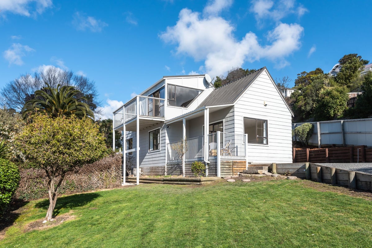 1 Dalgarven Place, Hillsborough, Christchurch - Carousel 1