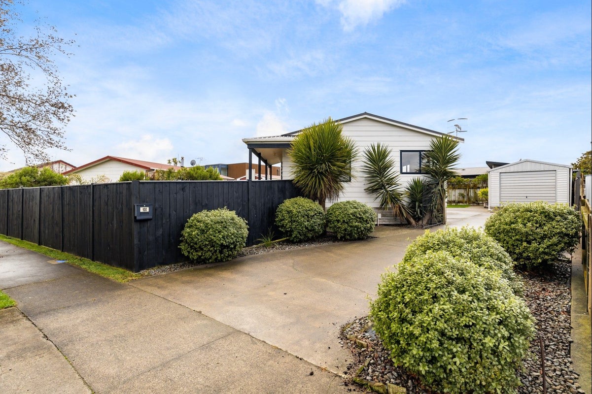 100 Hillcrest Drive, Kelvin Grove, Palmerston North - Carousel 1