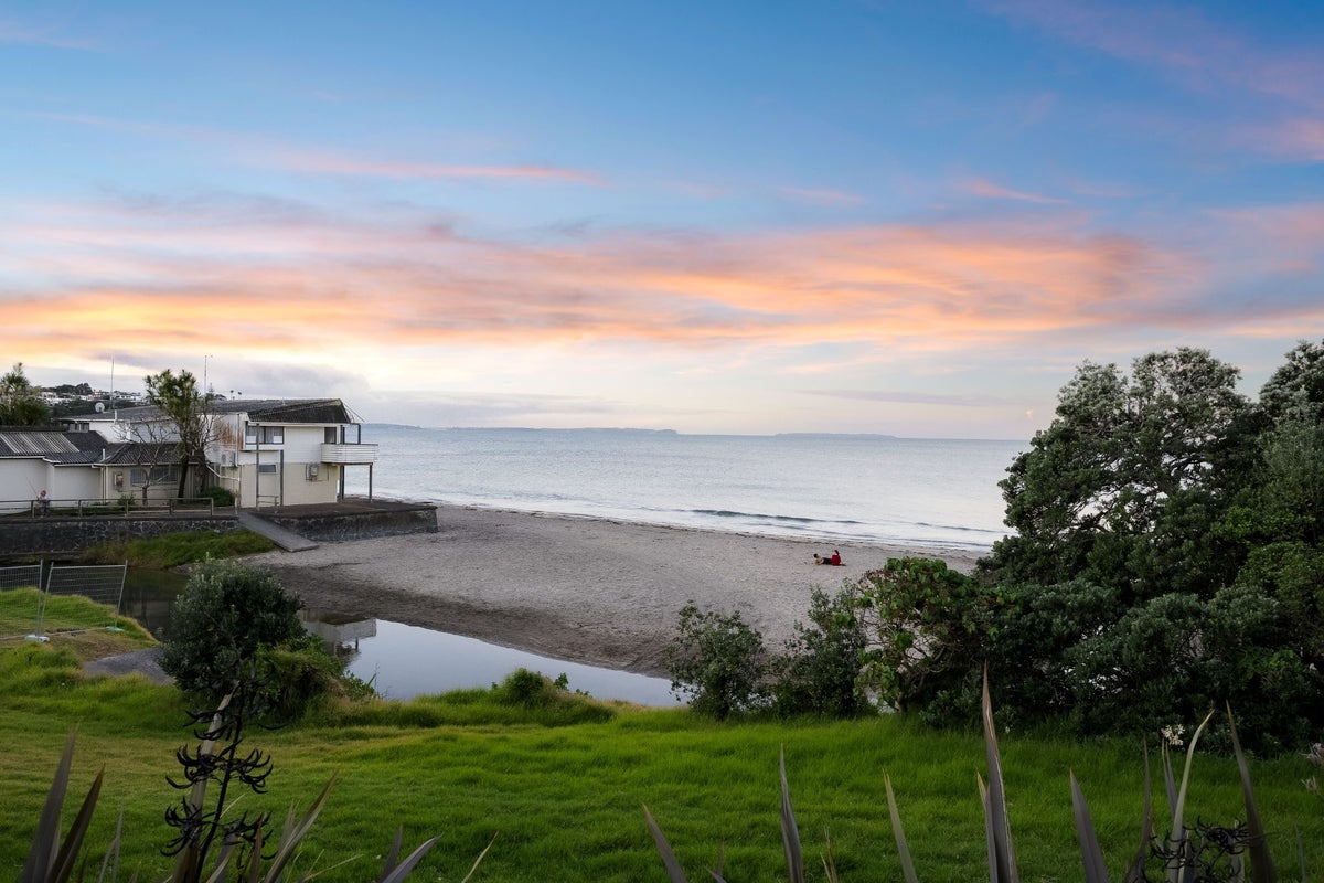 22 WHITBY CRES, Mairangi Bay, Auckland - Carousel 2