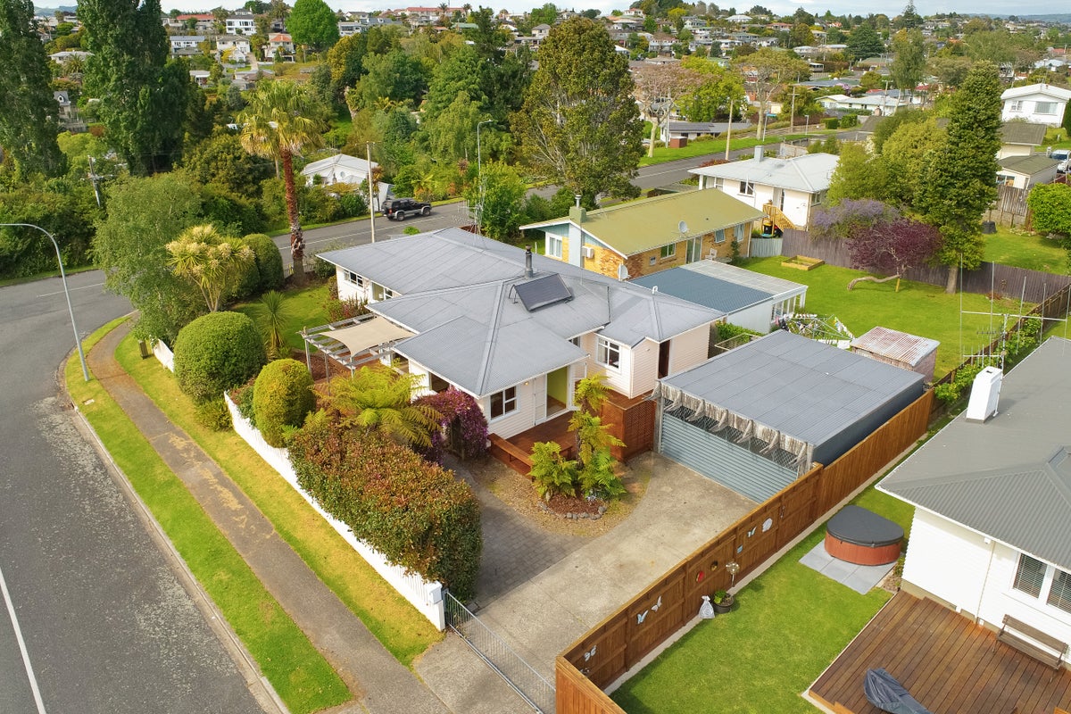 4 Bristol Avenue, Brookfield, Tauranga - Carousel 1