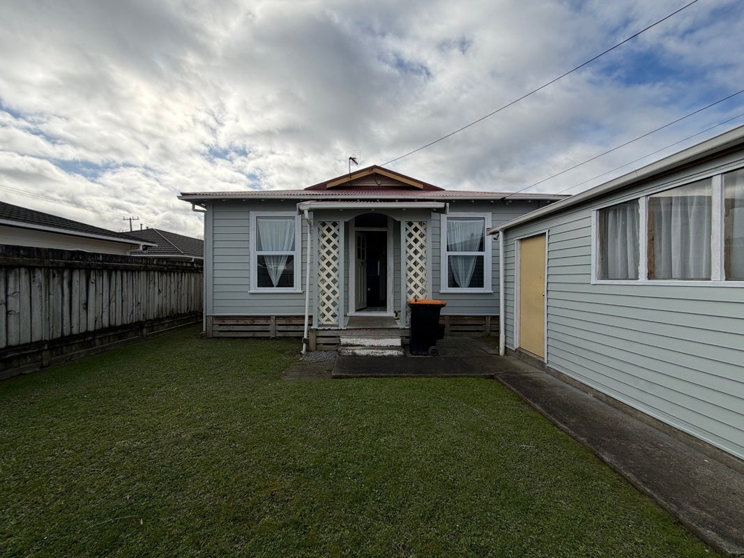 6 Carlisle Street, Milson, Palmerston North - Carousel 1