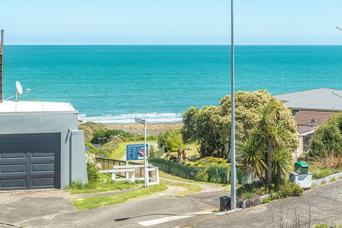 4 Kapiti Terrace, Castlecliff, Whanganui - Carousel 2