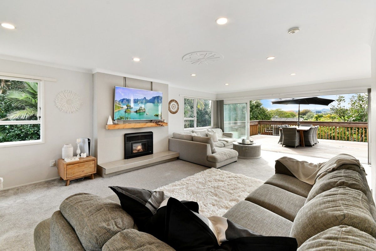 86 Hill Road, Hill Park, Manukau City, Auckland - Carousel 1