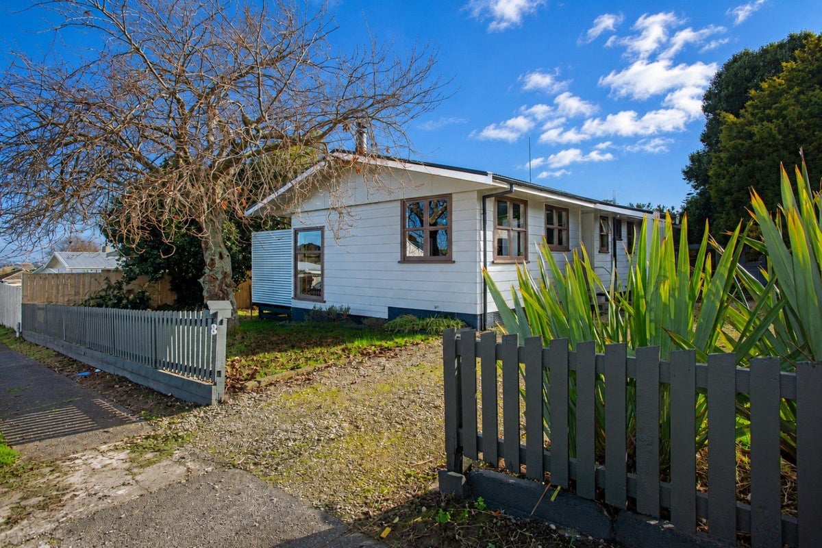 8 Einstein Street, Outer Kaiti, Gisborne - Carousel 1