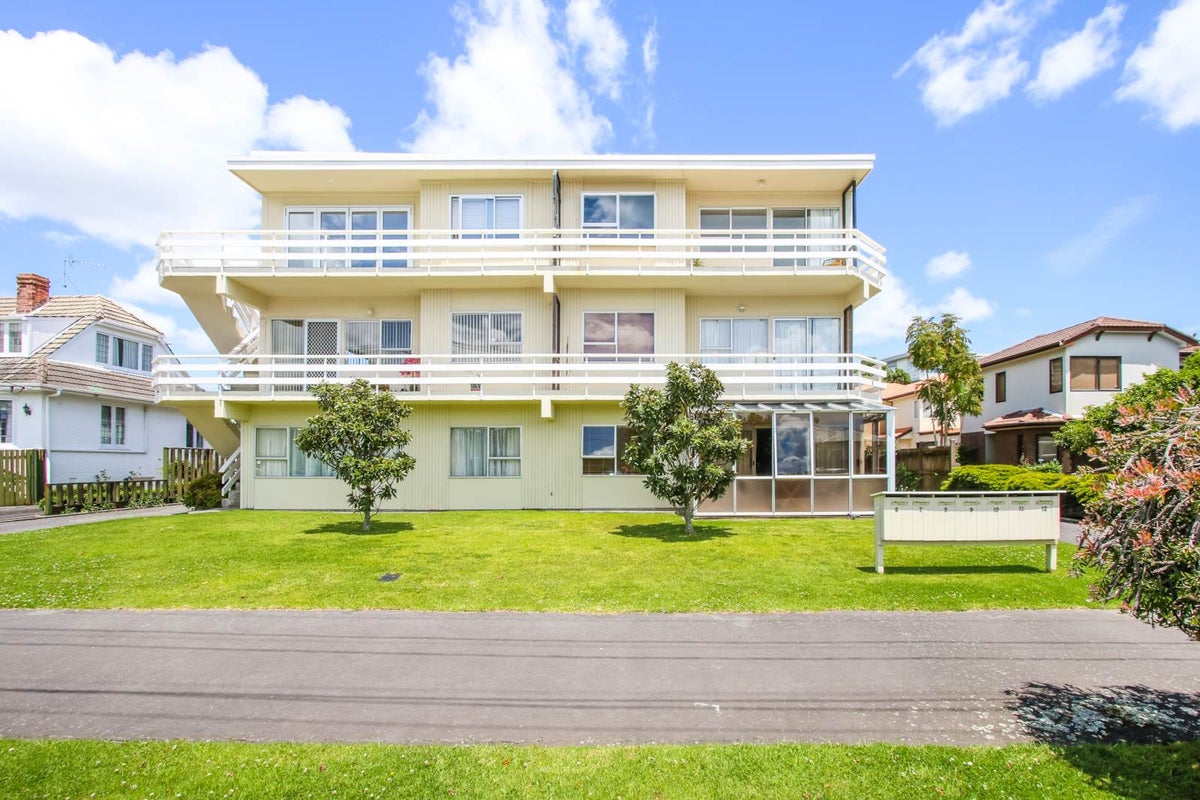 11/9 Marau Crescent, Mission Bay, Auckland - Carousel 1