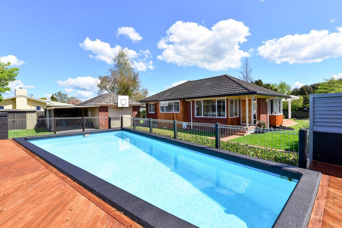 37 Morris Road, Hillcrest, Hamilton - Carousel 1