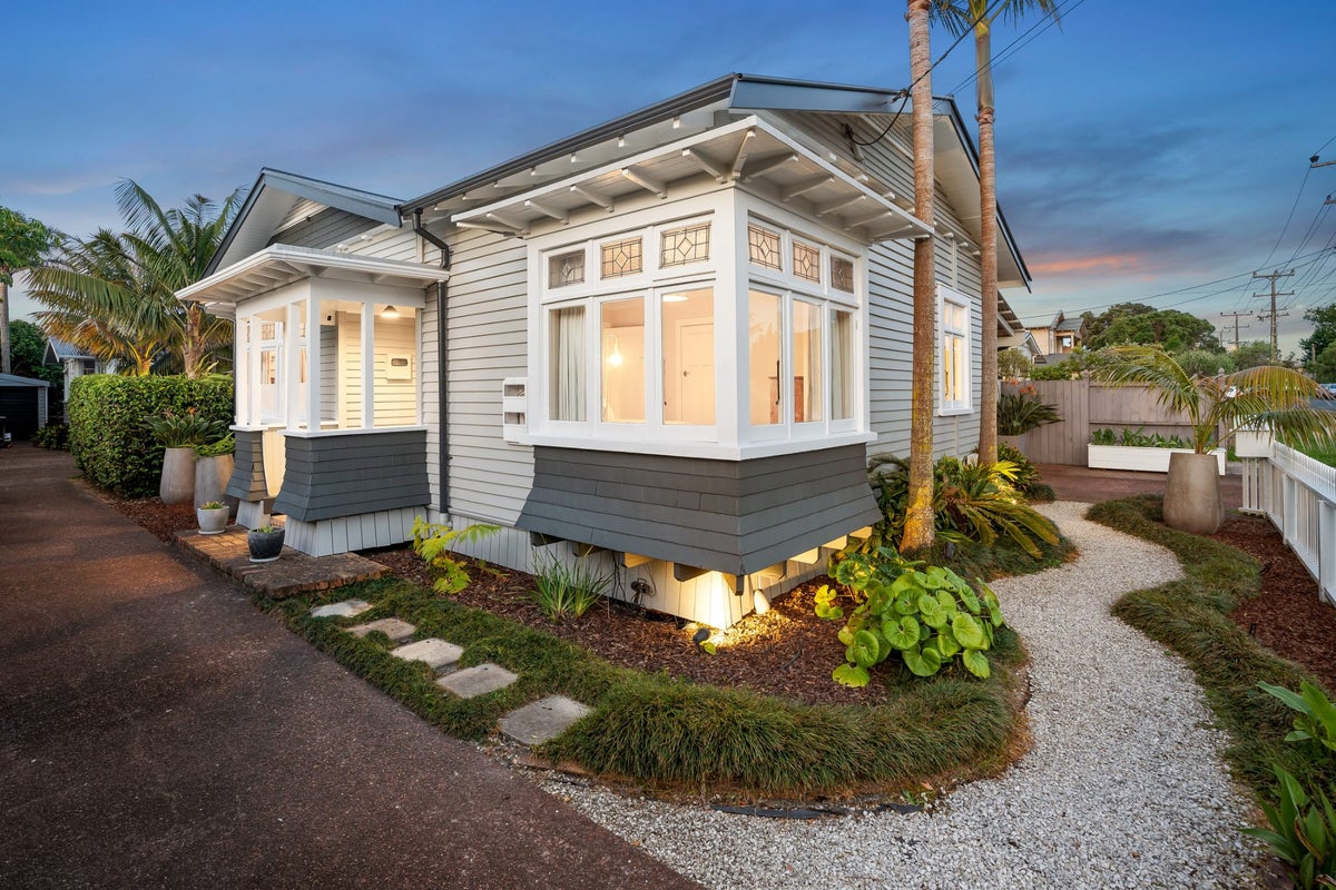82A Ngataringa Road, Devonport, Auckland - Carousel 2