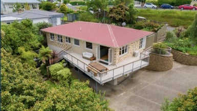 99 Lake Crescent, Hamilton Lake, Hamilton - Carousel 1