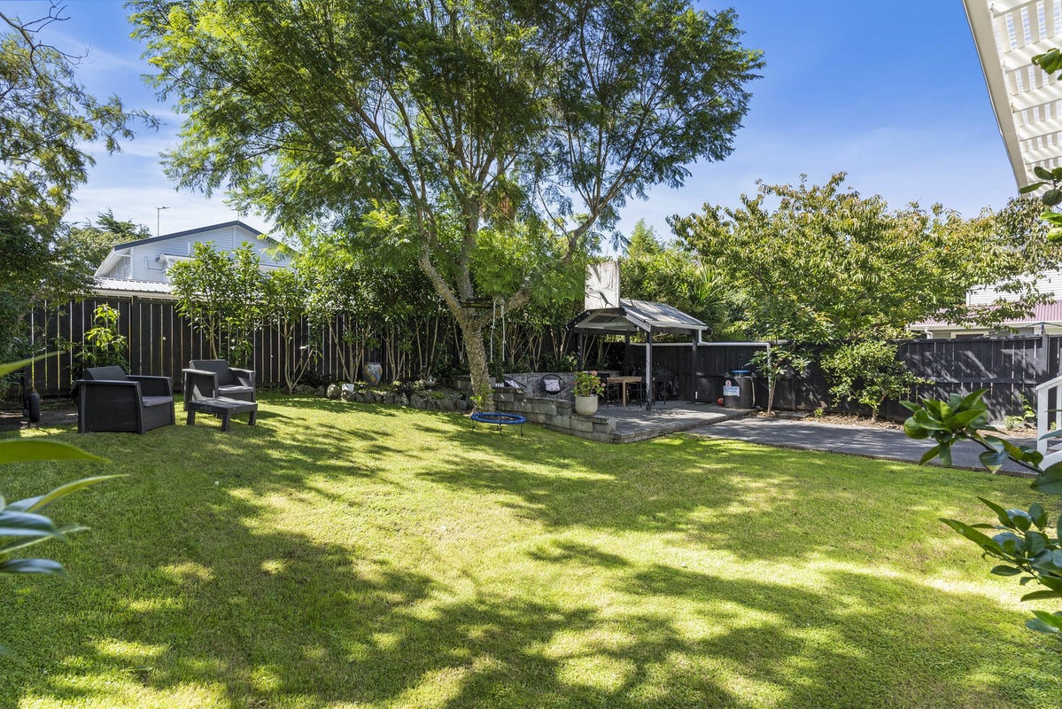 25 Mark Road, Mount Albert, Auckland - Carousel 2