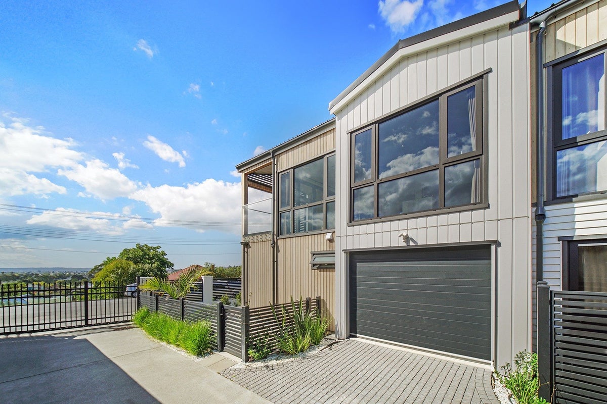 73A New Windsor Road, New Windsor, Auckland - Carousel 1