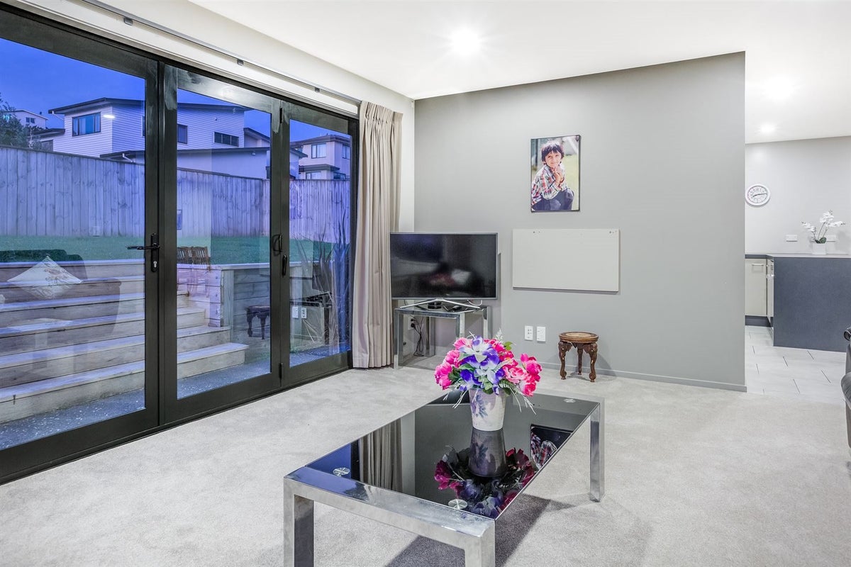 4 Abel Glen, Aotea, Porirua - Carousel 2