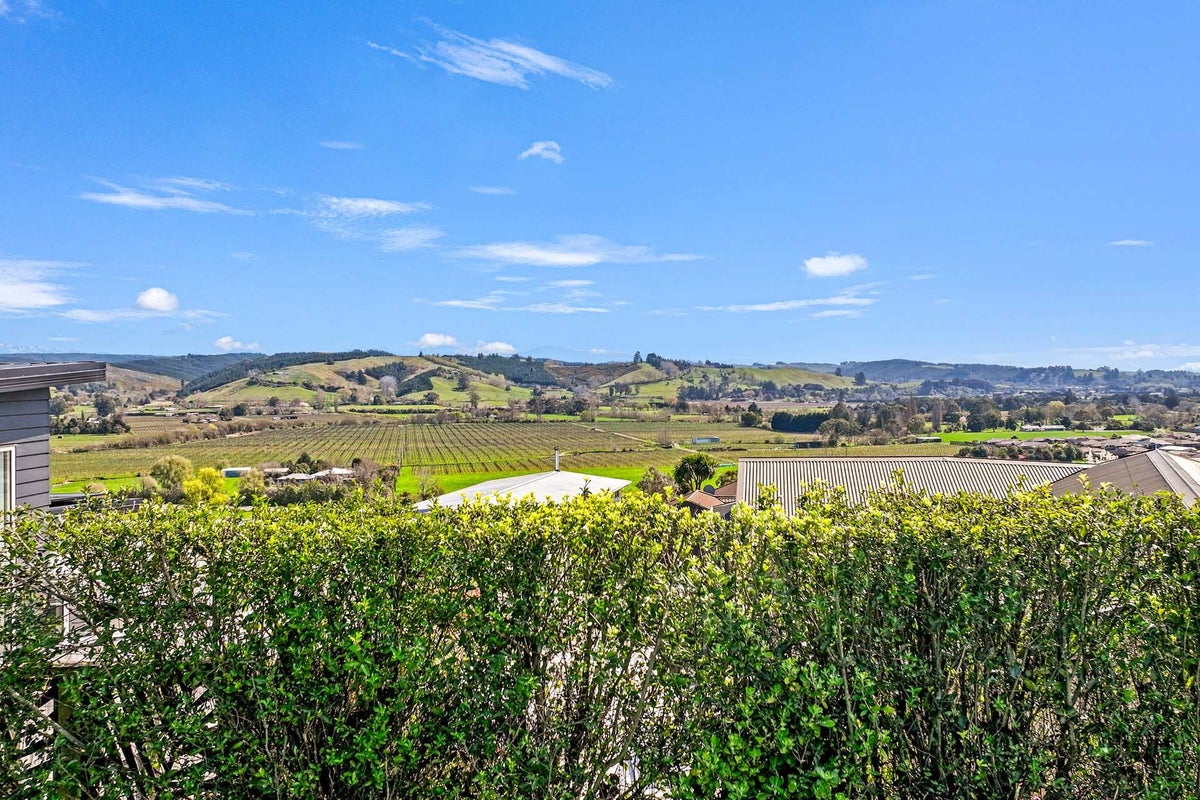 26 Katania HTS, Brightwater, TASMAN - Carousel 36