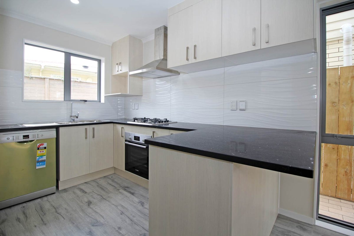 9C Kerrydale Road, Manurewa, Auckland - Carousel 2