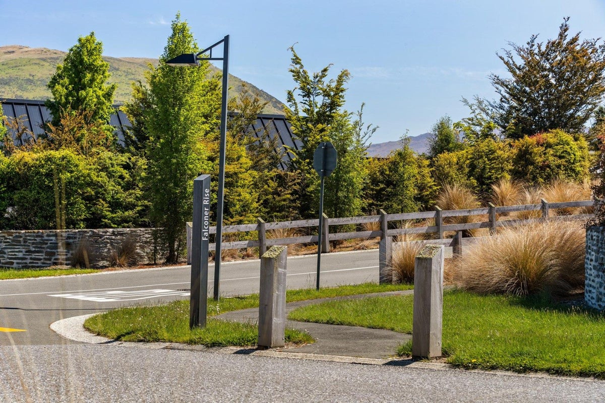 5 Falconer Rise, Jacks Point, Queenstown - Carousel 16