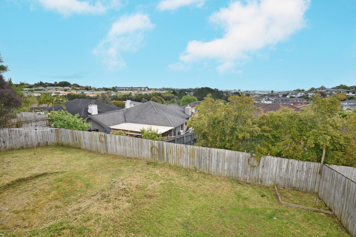 16 Harrowglen Drive, Northcross, Auckland - Carousel 32