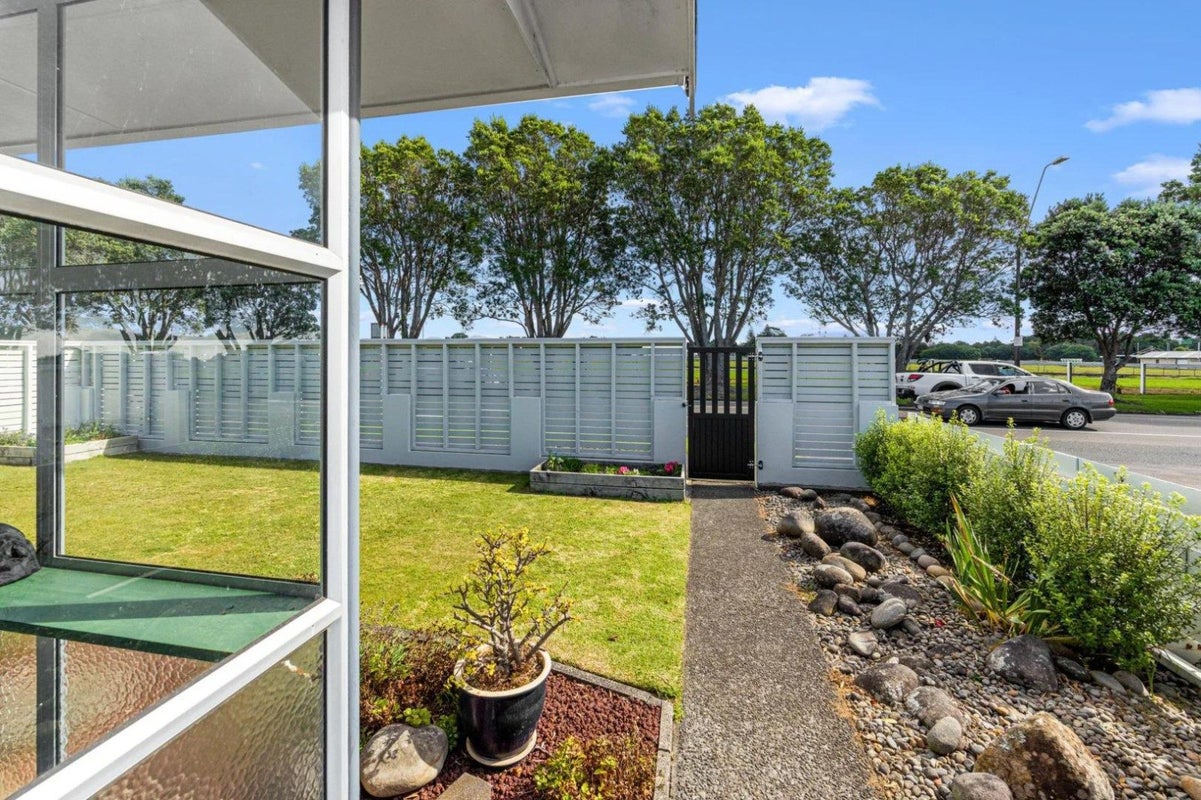 133 Coronation Avenue, Welbourn, New Plymouth - Carousel 2