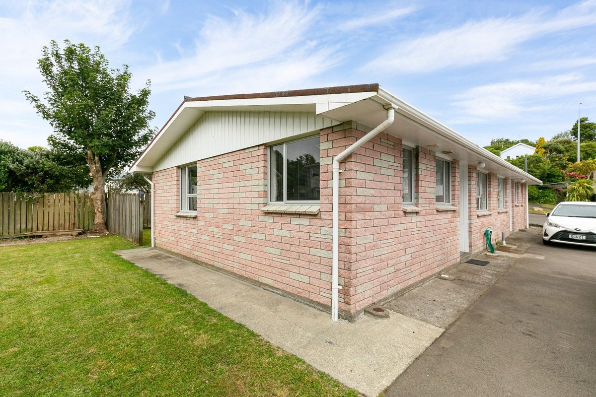 183D Newlands Road, Newlands, Wellington - Carousel 1