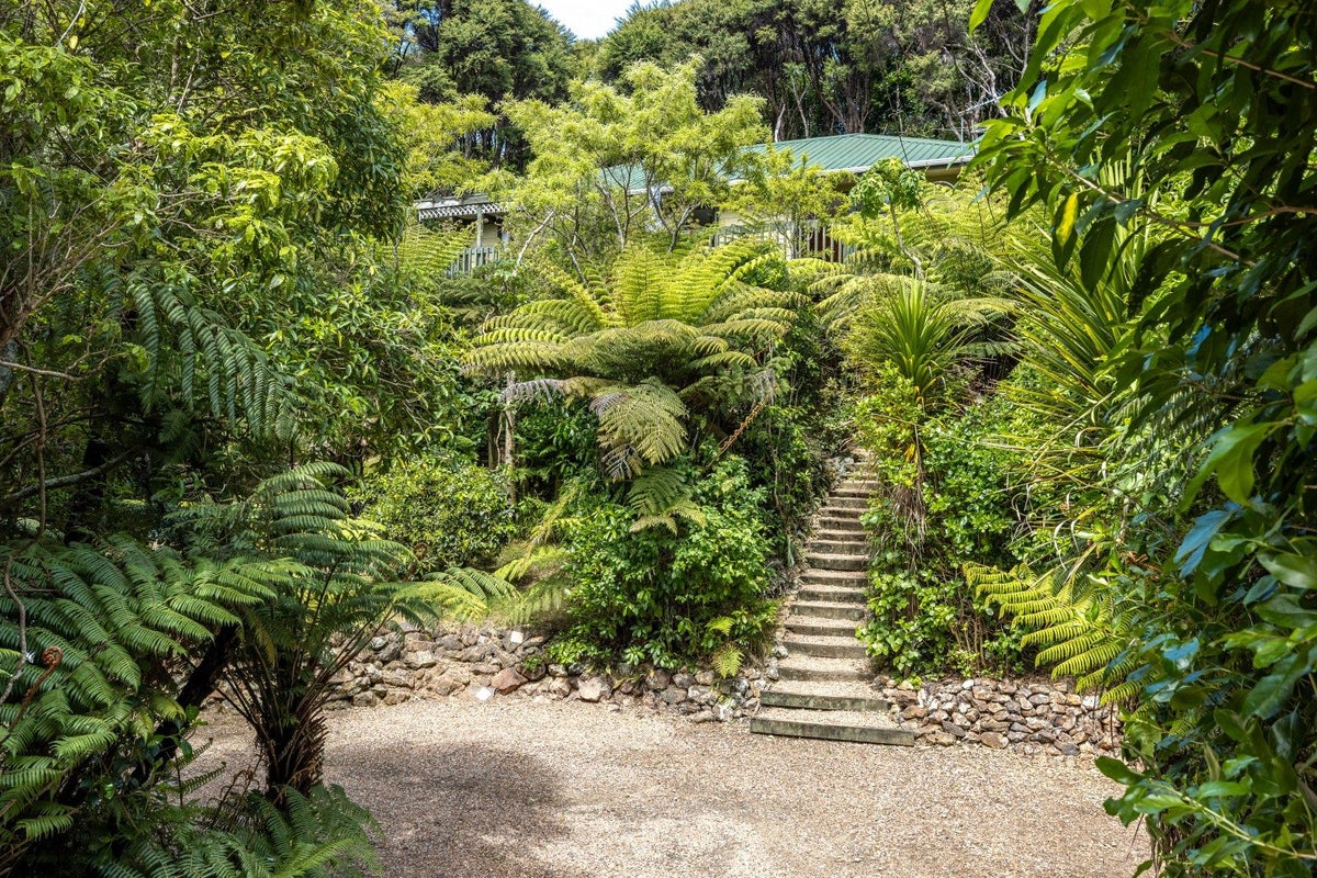 3 View Road, Ostend, Waiheke Island - Carousel 1