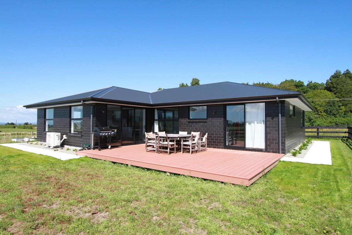 124 Johns Road, Tariki, Stratford - Carousel 1