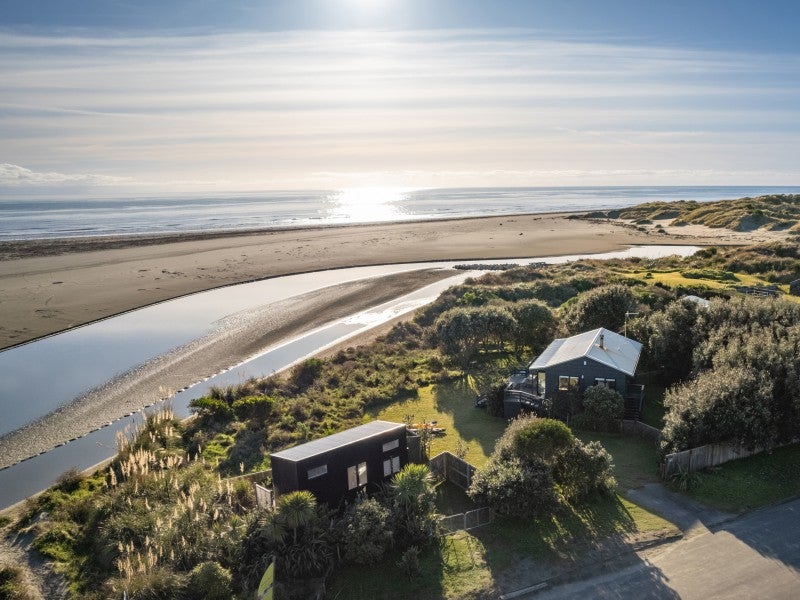 61 Manga-Pirau Street, WAIKAWA BEACH, MANAKAU - Carousel 1