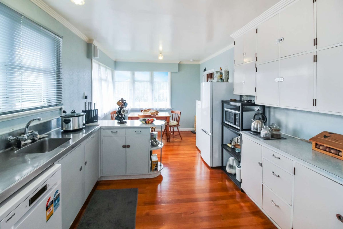 34 Milne Street, Hunterville - Carousel 2
