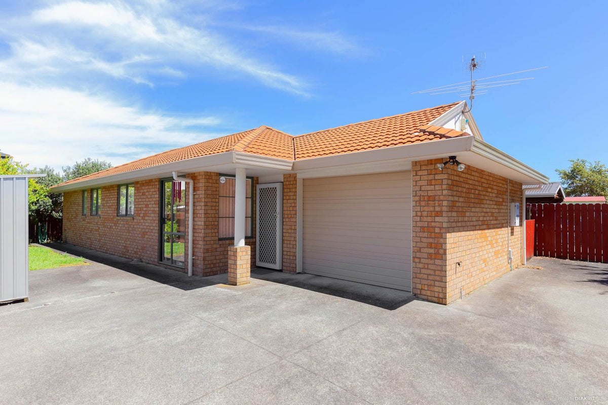 9 Clover Drive, Henderson, Auckland - Carousel 1