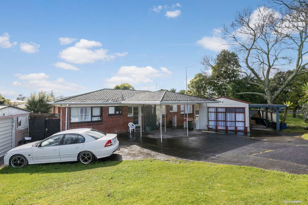 110 Te Atatu Road, Te Atatū South, Auckland - Carousel 2