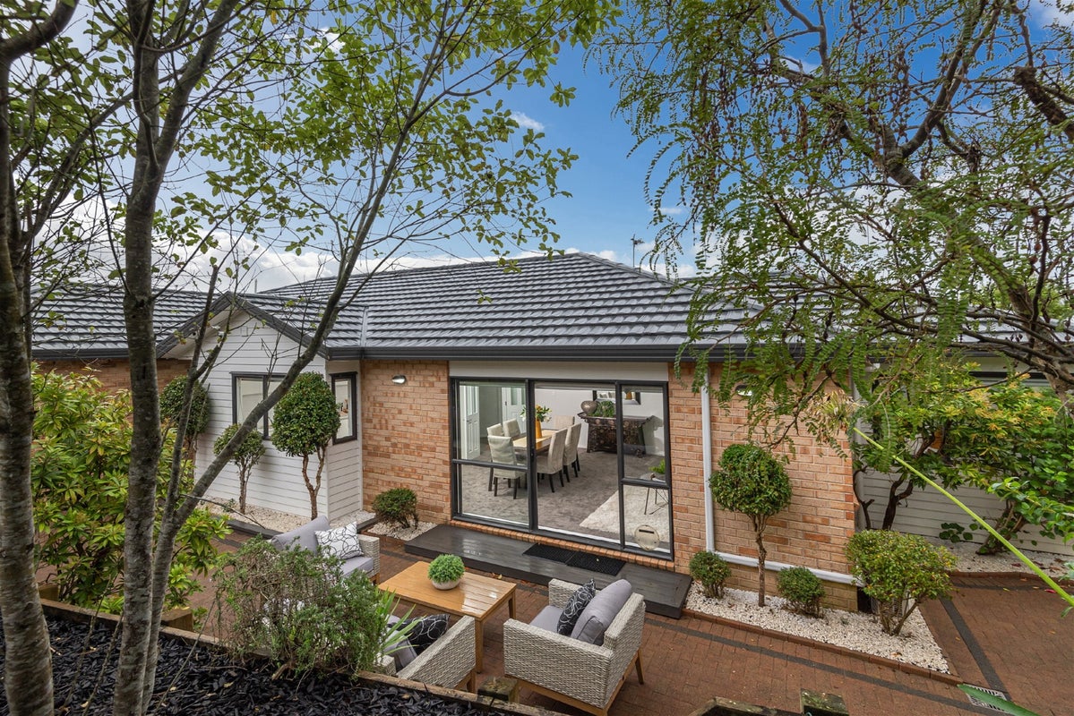 7 Graham Collins Drive, Windsor Park, Auckland - Carousel 1