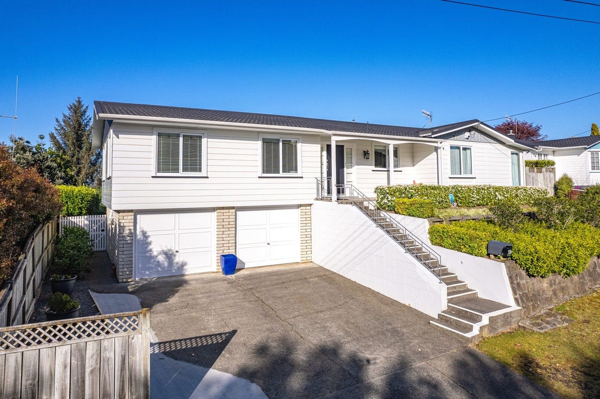 43 Parkes Avenue, Saint Johns Hill, Whanganui - Carousel 1