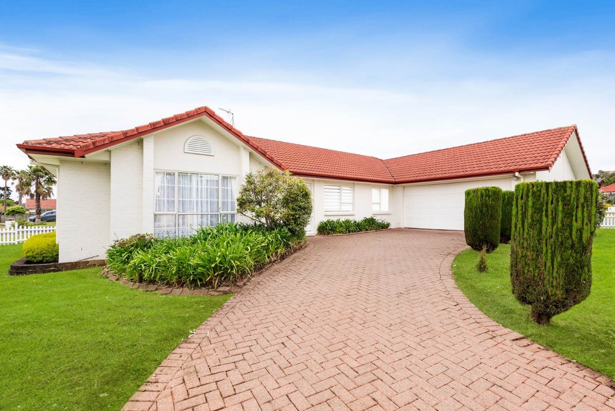 18 Palmcrest Grove, Highland Park, Auckland - Carousel 2