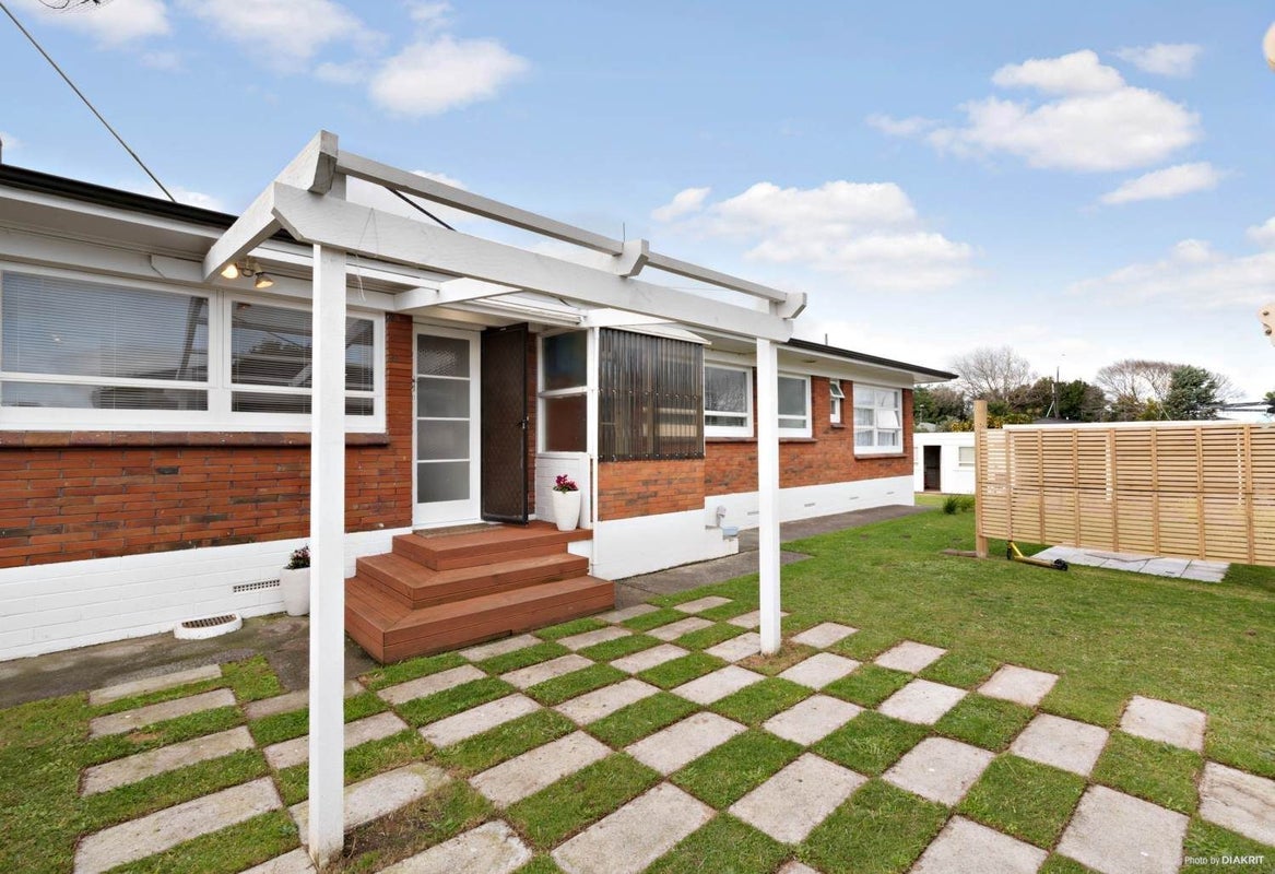 2/9 Onslow Road, Papakura, Auckland - Carousel 1