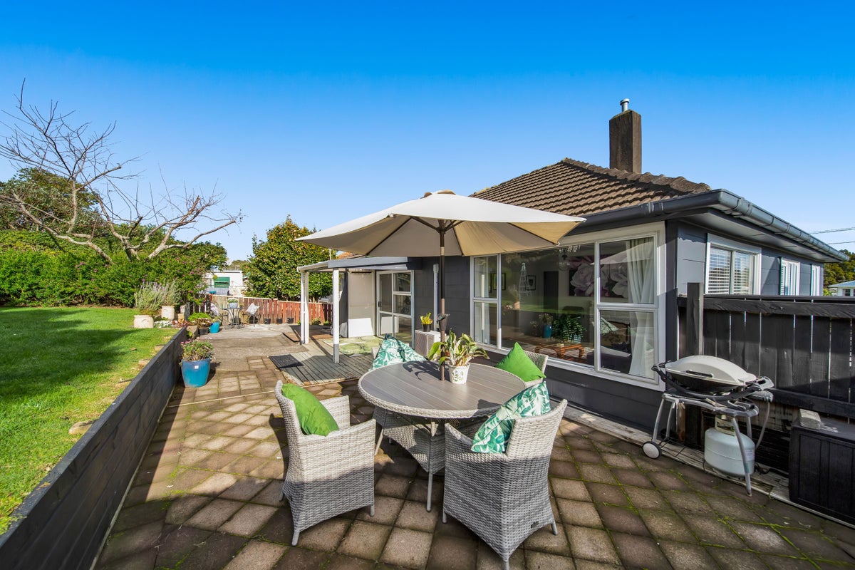 11 Bideford Street, Brooklands, New Plymouth - Carousel 1