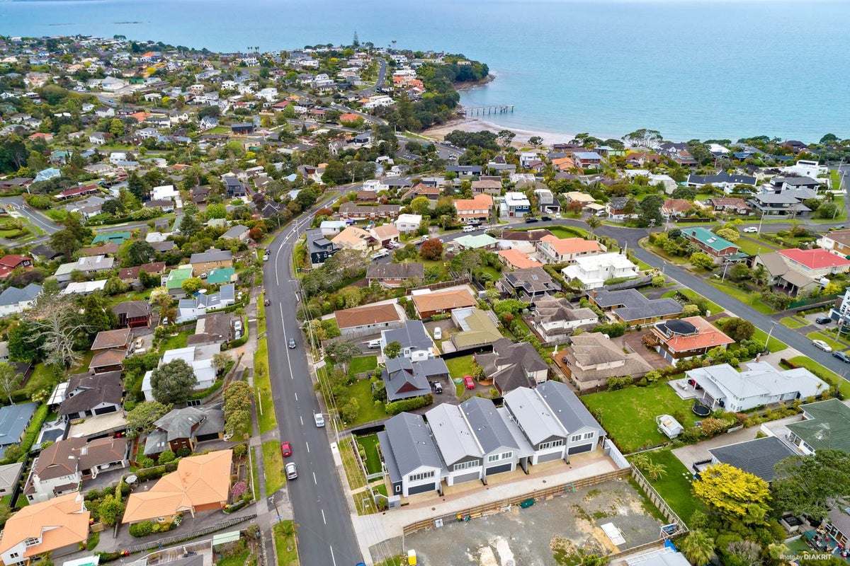 2 The Bays Rise, Murrays Bay, Auckland - Carousel 2
