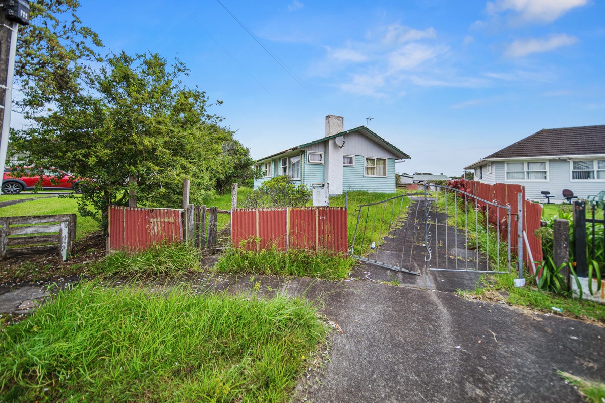 8 Nairn Place, Otara, Auckland - Carousel 1