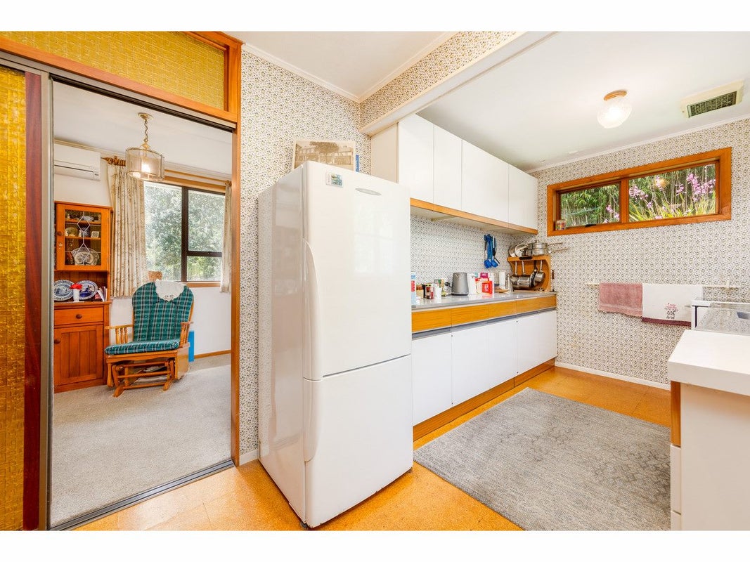 48 Derwent Crescent, Titirangi, Auckland - Carousel 2
