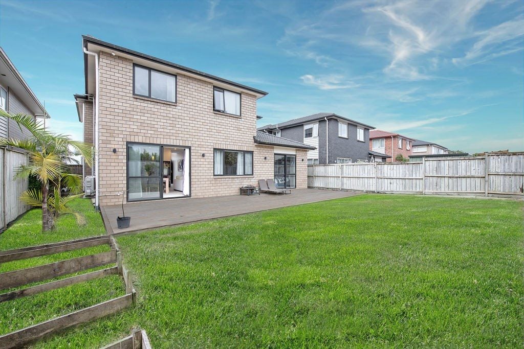 16 Ballindrait Drive, Flat Bush, Auckland - Carousel 2