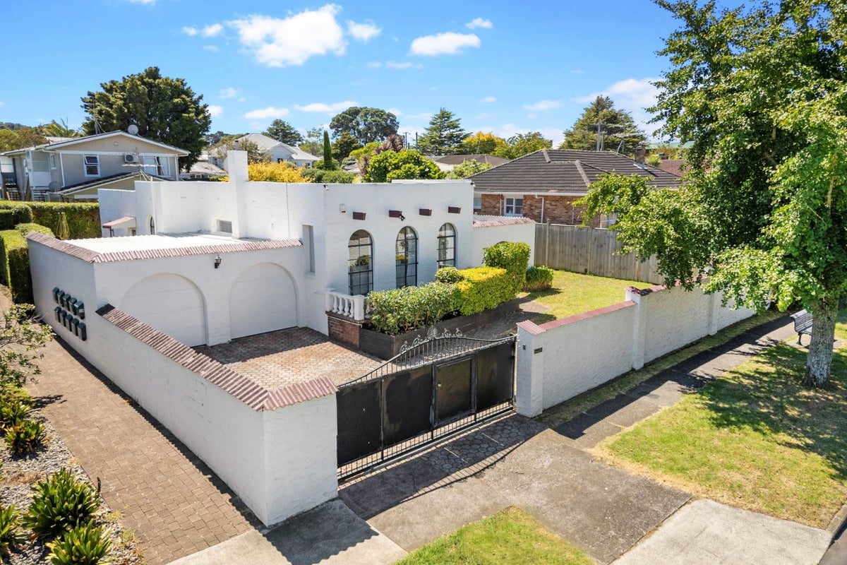 40 Tawa Road, Onehunga, Auckland - Carousel 1